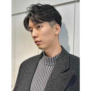 【吉田智哉】フェザーショート、刈り上げショート、グレー
