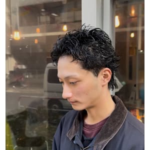 黒髪/癖毛/スパイキーショート