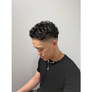 黒髪/スキンフェード/極道パーマ