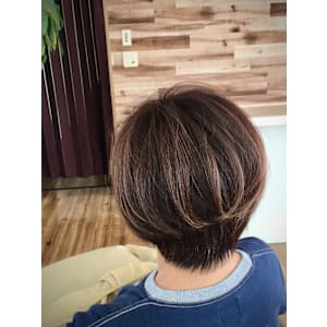 ショート♪トップはふんわり、えりあしはタイトに◎