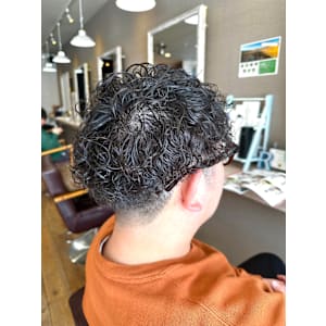 ツイストスパイラルパーマツーブロックマッシュメッシュフェード