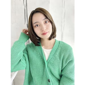 重めシルエットのカジュアルボブスタイル