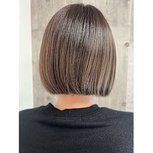 切りっぱなしボブ シアーベージュ ぱつっと 艶髪
