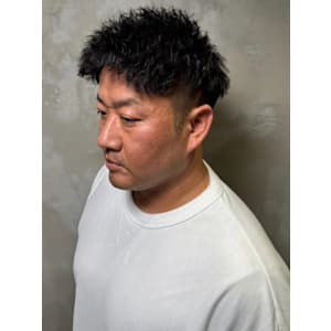 ツイストスパイラルパーマ 刈り上げショート 30代40代