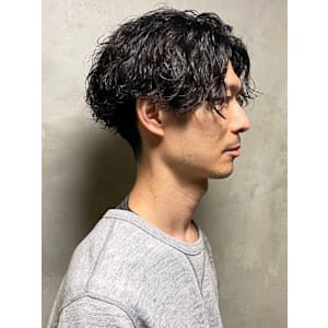 波巻きパーマ センターパート ツーブロック 30代 40代