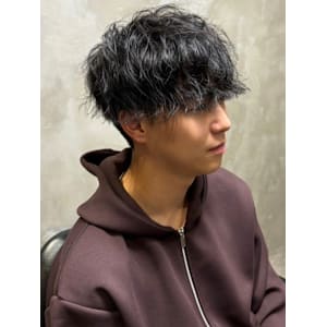 ナチュラルパーマ 刈り上げマッシュ 黒髪 20代 30代