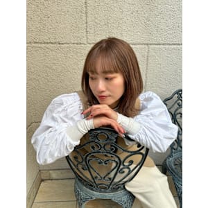 寒色よりベージュカラー！