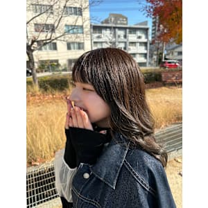 透明感のあるオリーブカラー！