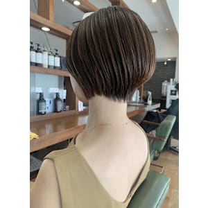 グレージュブラウンショートボブ