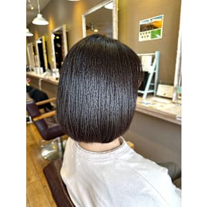 ミディアムストレート外ハネボブ大人ショート切っぱなしボブ