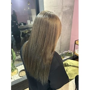 オリーブベージュ