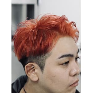 アップバングショート×レッドカラー