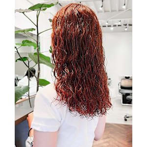 スパイラルパーマ/オレンジカラー/くるくるパーマ/パーマ女子