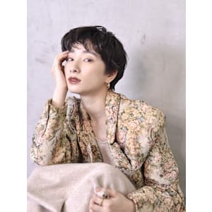 外国人風ワンカールパーマ/赤味消しオリーブグレージュ