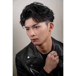 ワイルドフェザーパーマ　ビジネスへア　メンズショート　