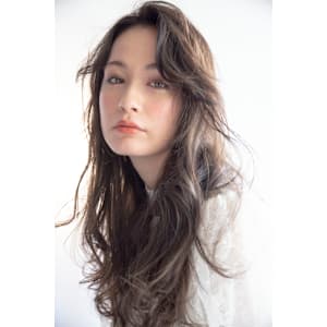 透明感が引き立ち上品さも兼ね備えたニュアンスレイヤー