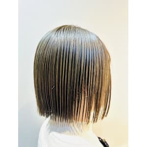 切りっぱなしボブｘオリーブベージュ