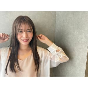 シースルーバング×グレージュカラー