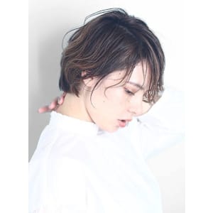 ショート・ボブ/白髪ぼかし/ハイライト/絶壁解消/