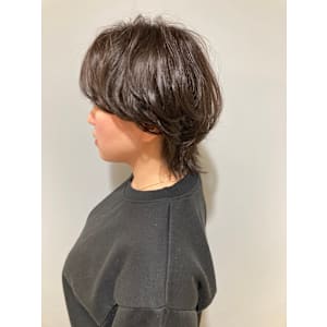 マッシュウルフで個性を引き立てる最新ヘアスタイル赤羽美容室