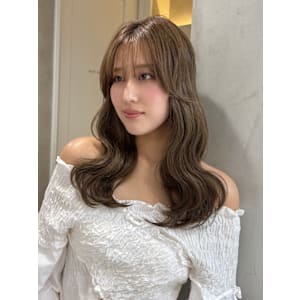 シースルーバング　ウェーブヘア　透明感カラー