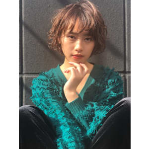 イメチェン/ホワイトブロンド/外ハネボブ/美髪/八乙女