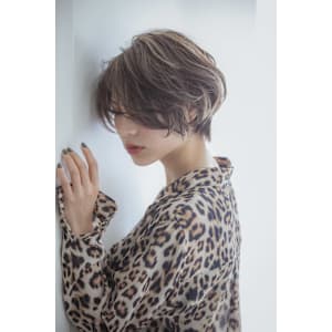 イメチェン/ホワイトブロンド/外ハネボブ/美髪/八乙女