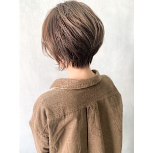 イメチェン/ホワイトブロンド/外ハネボブ/美髪/八乙女