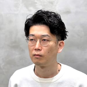 ビジネス場面にも強い　スパイラルパーマ