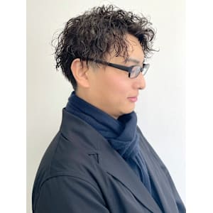 スパイラルパーマ センターパート マッシュ