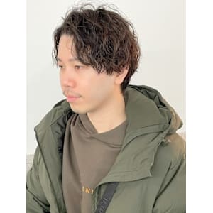 スパイラルパーマ センターパート ベージュカラー