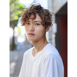 波巻きパーマ ブラウンカラー ツーブロック