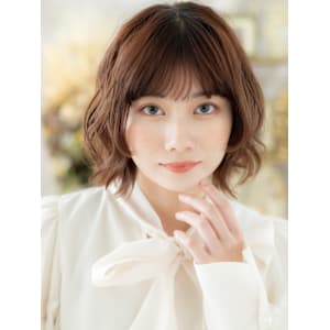 レイヤーボブパーマ前下がりウルフミディアム　マロンベージュ