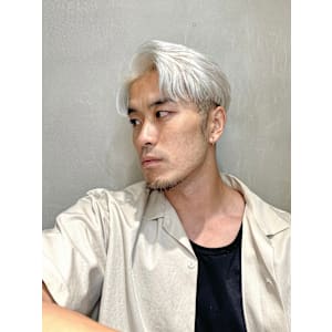 【吉田智哉】フェザーショート、刈り上げショート、グレー