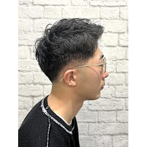 メンズ／ローフェード／アップバング／ショート／刈り上げ