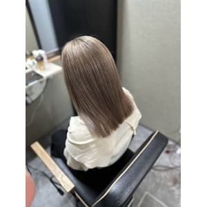 ハイトーングレージュ