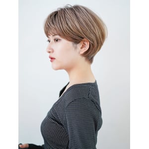 前下がりショート・ボブ/絶壁解消/前髪あり/40代