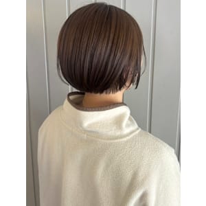 丸みショートボブ グレージュ ツヤ髪 レイヤーボブ