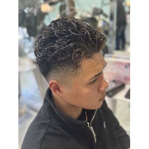 メンズパーマ　スキンフェード