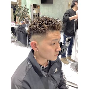 メンズパーマ　スキンフェード　ハイライト