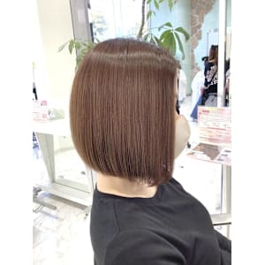 前下がりボブ　アッシュベージュ