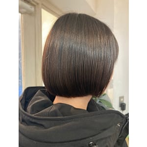 内巻き重めボブ肩上ボブ艶髪ナチュラルカラーオリーブブラウン - CHAINON【シェノン】掲載中