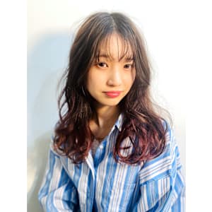 セミロング × ゆるウェーブ×ブラウン × レッド