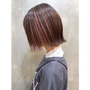 切りっぱなしボブ×インナーカラー × ピンク系　