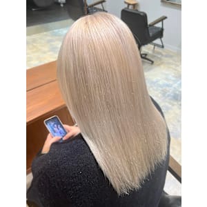 ホワイトベージュ