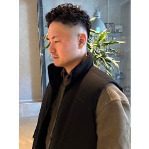 ベリーショート 波巻きスパイラル 刈り上げ アップバング