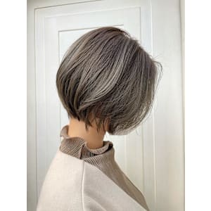 髪質改善　大人シルエット　丸みショート　アッシュ　グレージュ