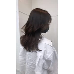 髪質改善　切り揃えカット　レイヤーカット　グレージュ　ピンク