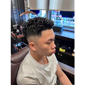 極道パーマ/オールバック - Million Bucks 神田店【ミリオンバックスカンダテン】掲載中