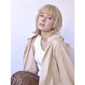 ハイトーンブロンド/レイヤーボブ